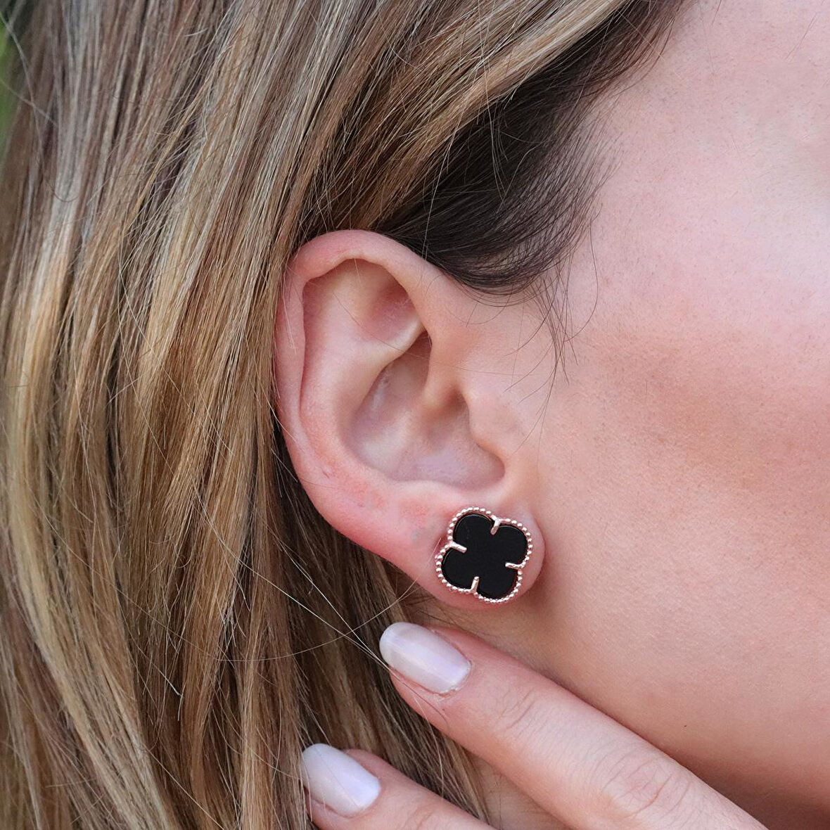 İkonik Alhambra Modeli Siyah Mine İşli Rose Gold Kaplama Gümüş Küpe