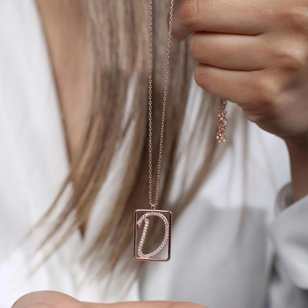 D Harfi Zirkon Taşlı Rose Gold Kaplama Çerçeveli Gümüş Kolye