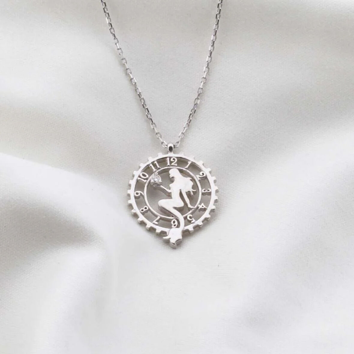 Pırlanta Taş Saat Perisi 0.02 CT Rodyum Micron Kaplama Gümüş Kolye