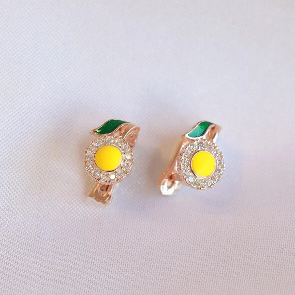 Mine İşli Sarı Papatya Zirkon Taşlı Rose Gold Kaplama Gümüş Küpe