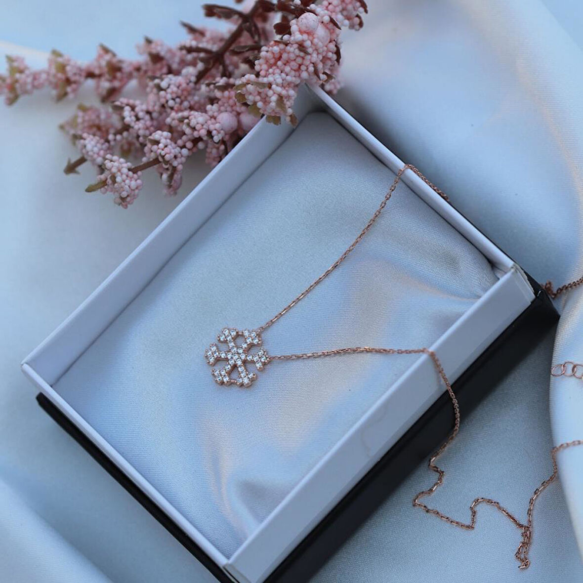 Kar Tanesi Zirkon Taşlı Rose Gold Kaplama Gümüş Kolye