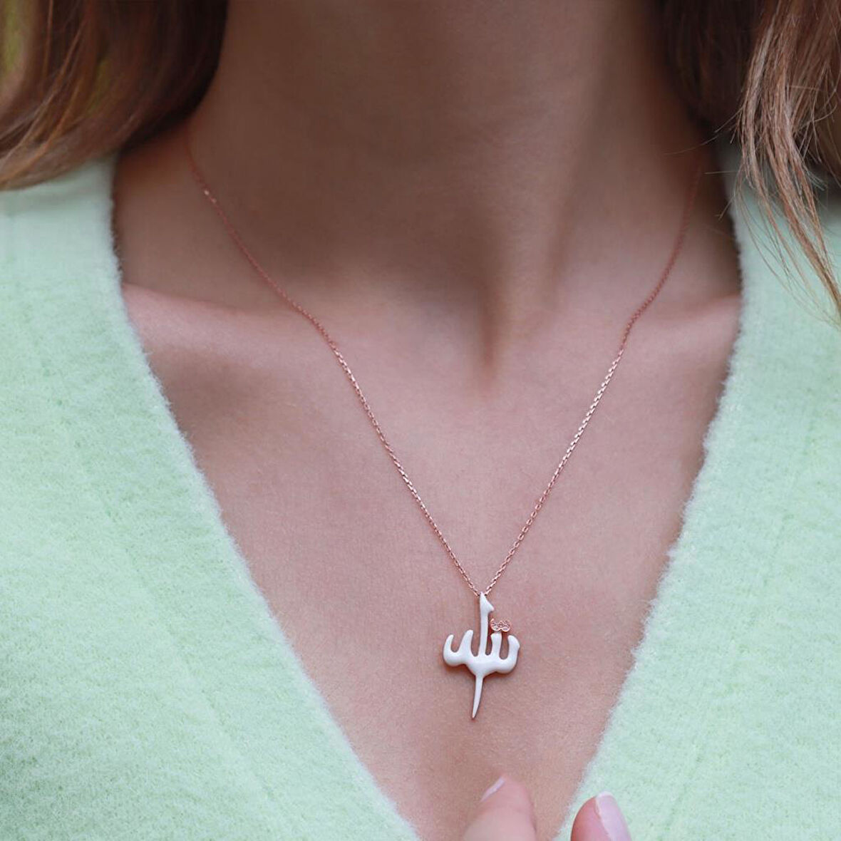 Allah Yazılı Beyaz Mine İşli Mini Zirkon Taşlı Rose Gold Kaplama Gümüş Kolye