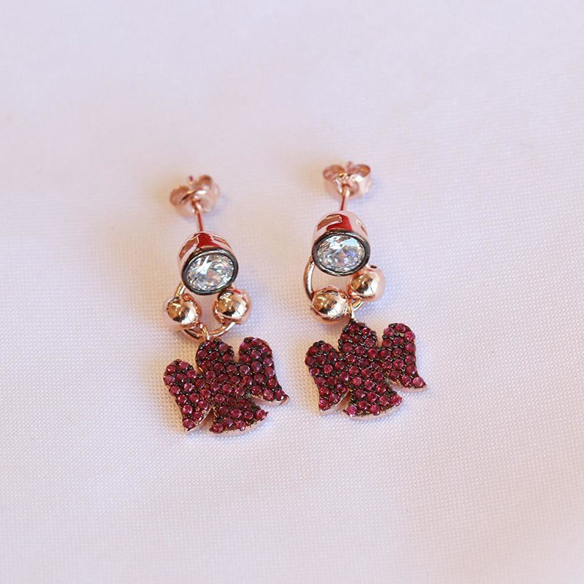 Fuşya Zirkon Taşlı Mini Melek Figürlü Rose Gold Kaplama Gümüş Küpe