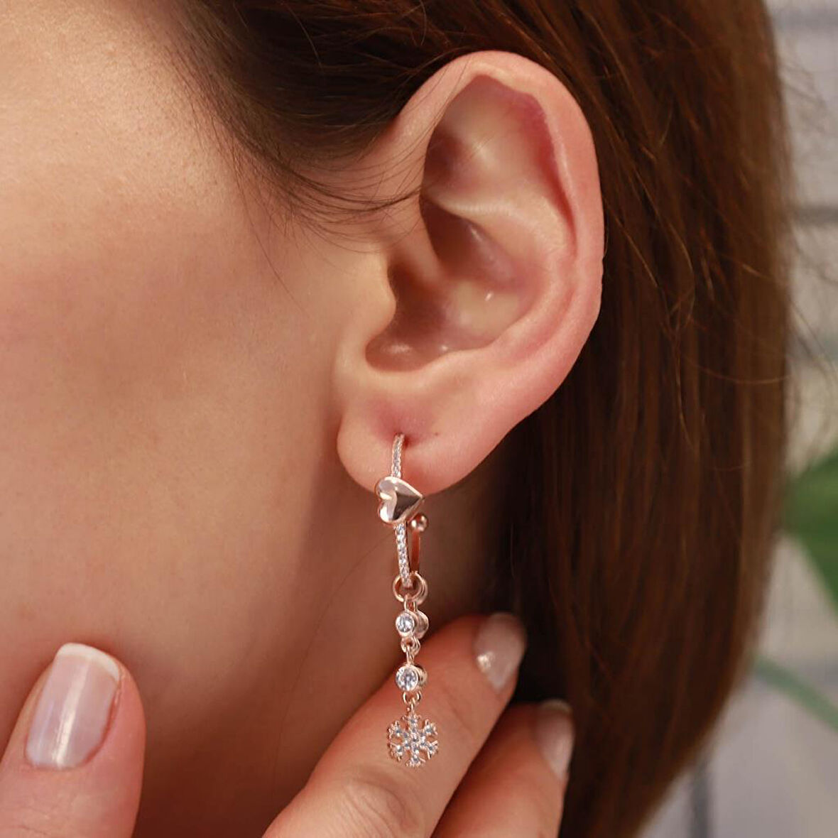 Kalpli Kar Taneli Rose Gold Kaplama Gümüş Charm Küpe