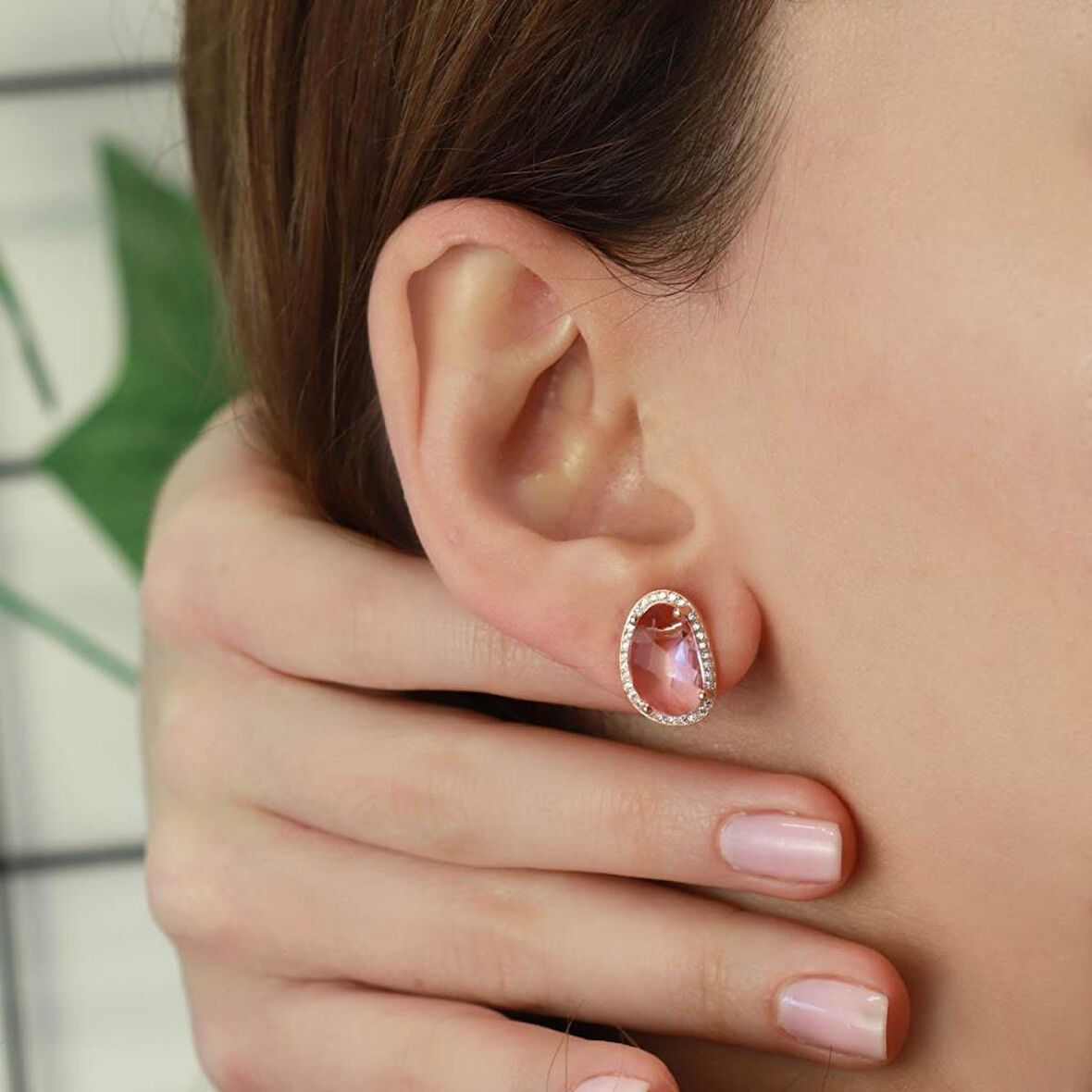 Pembe Kuvars Taşlı Oval Rose Gold Kaplama Gümüş Küpe