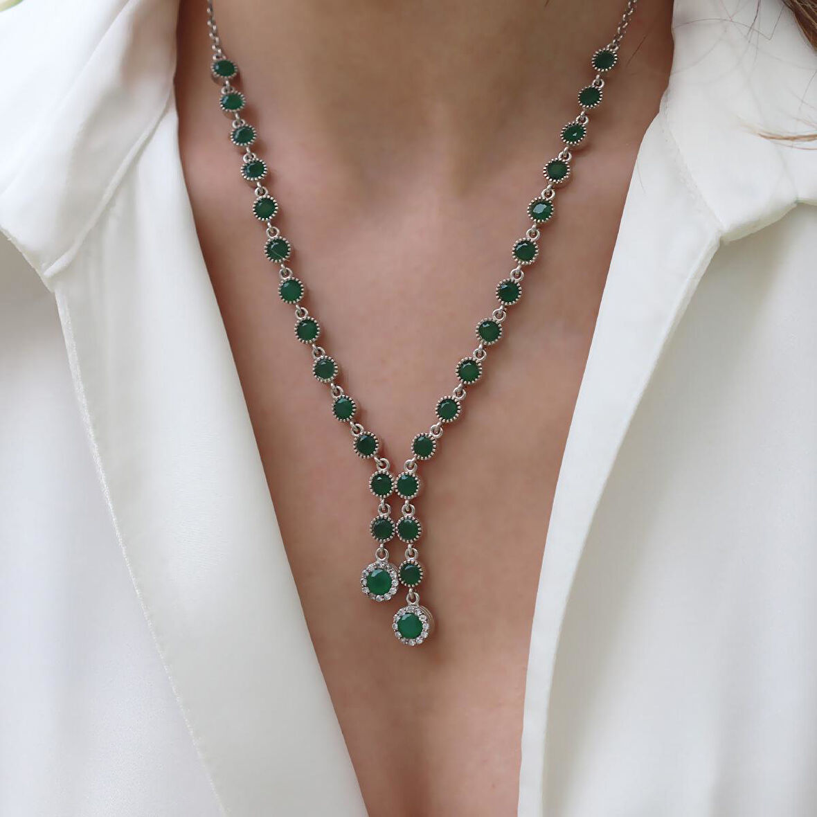 Kök Zümrüt Taşlı Otantik Gümüş Kolye