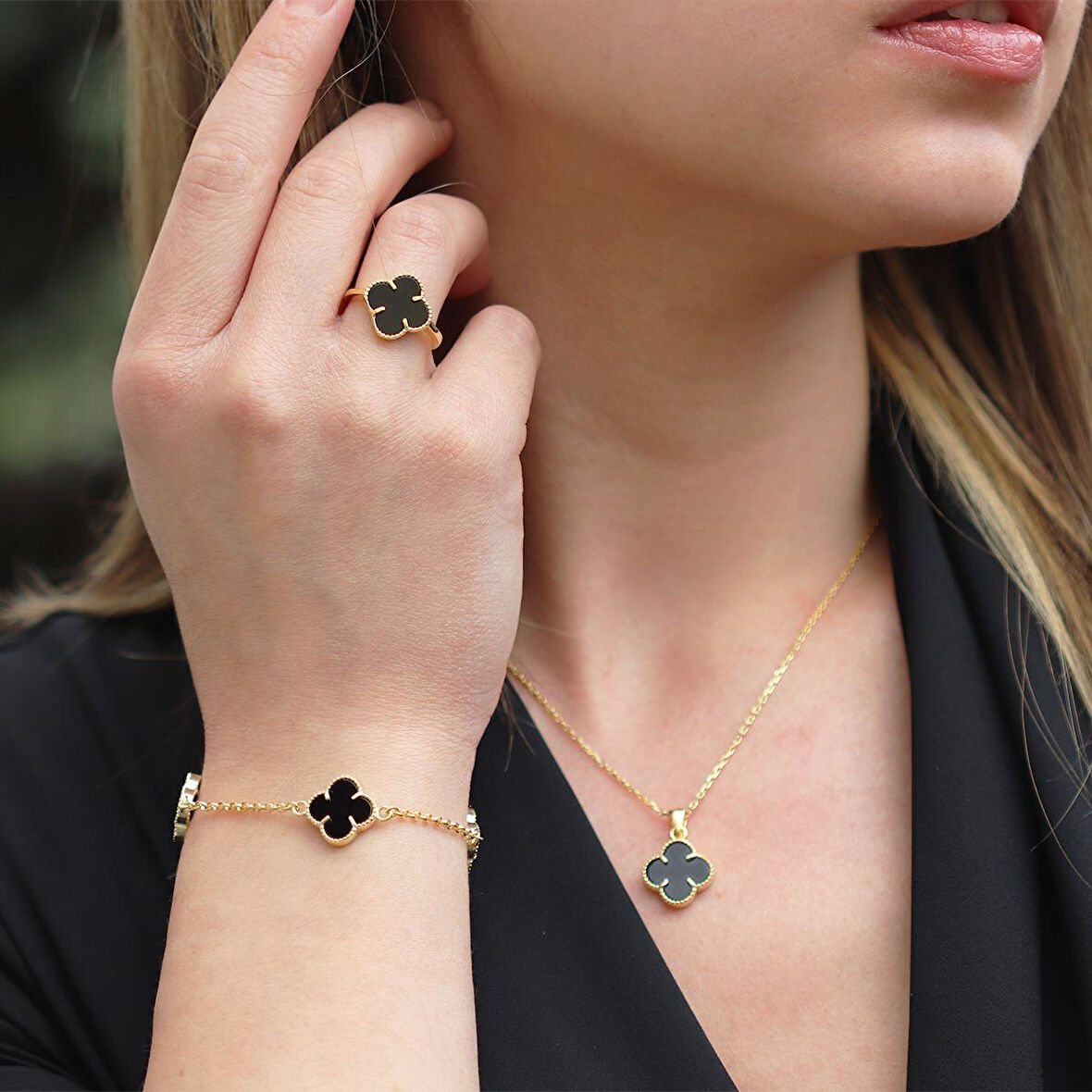 İkonik Alhambra Onix Taşlı Gold Kaplama Gümüş Set