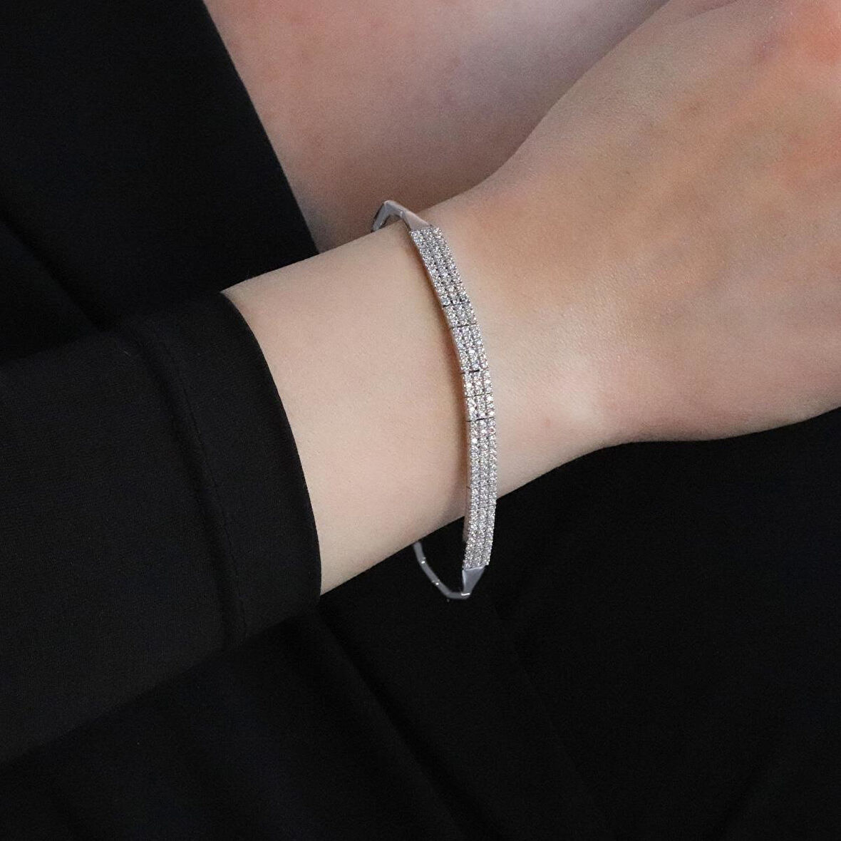 Su Yolu Zirkon Taşlı Gümüş Bileklik