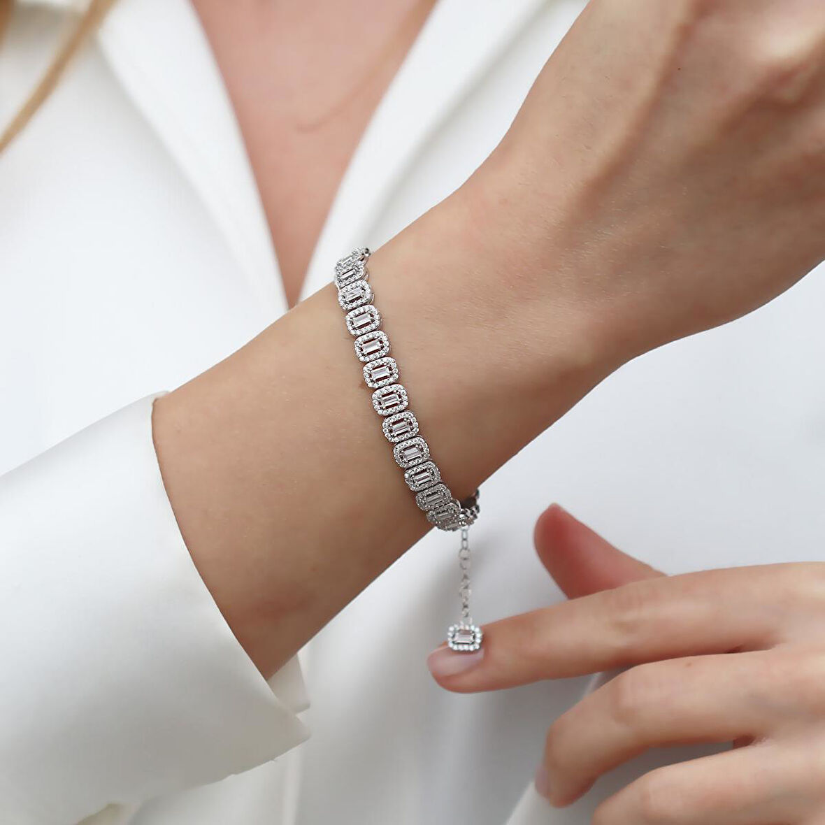 Zirkon Taşlı Baget Su Yolu Gümüş Bileklik