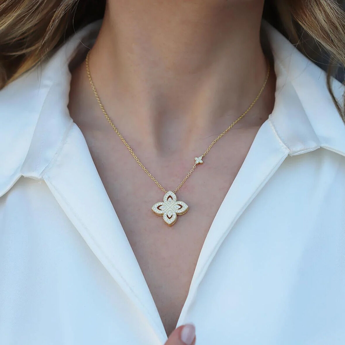 Alhambra Model Zirkon Taşlı Gold Kaplama Gümüş Kolye