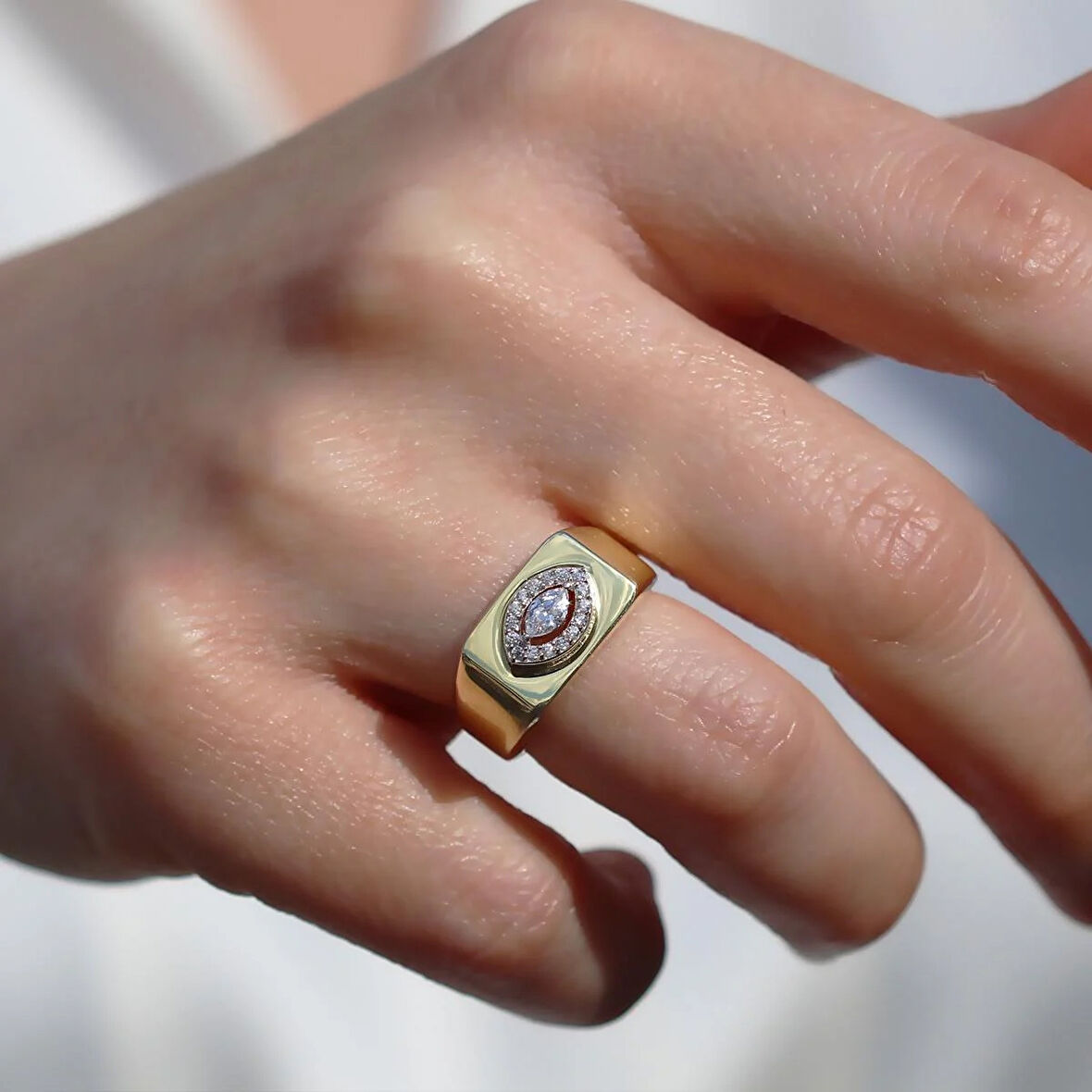 Taşlı Gold Kaplama Gümüş Göz Yüzük