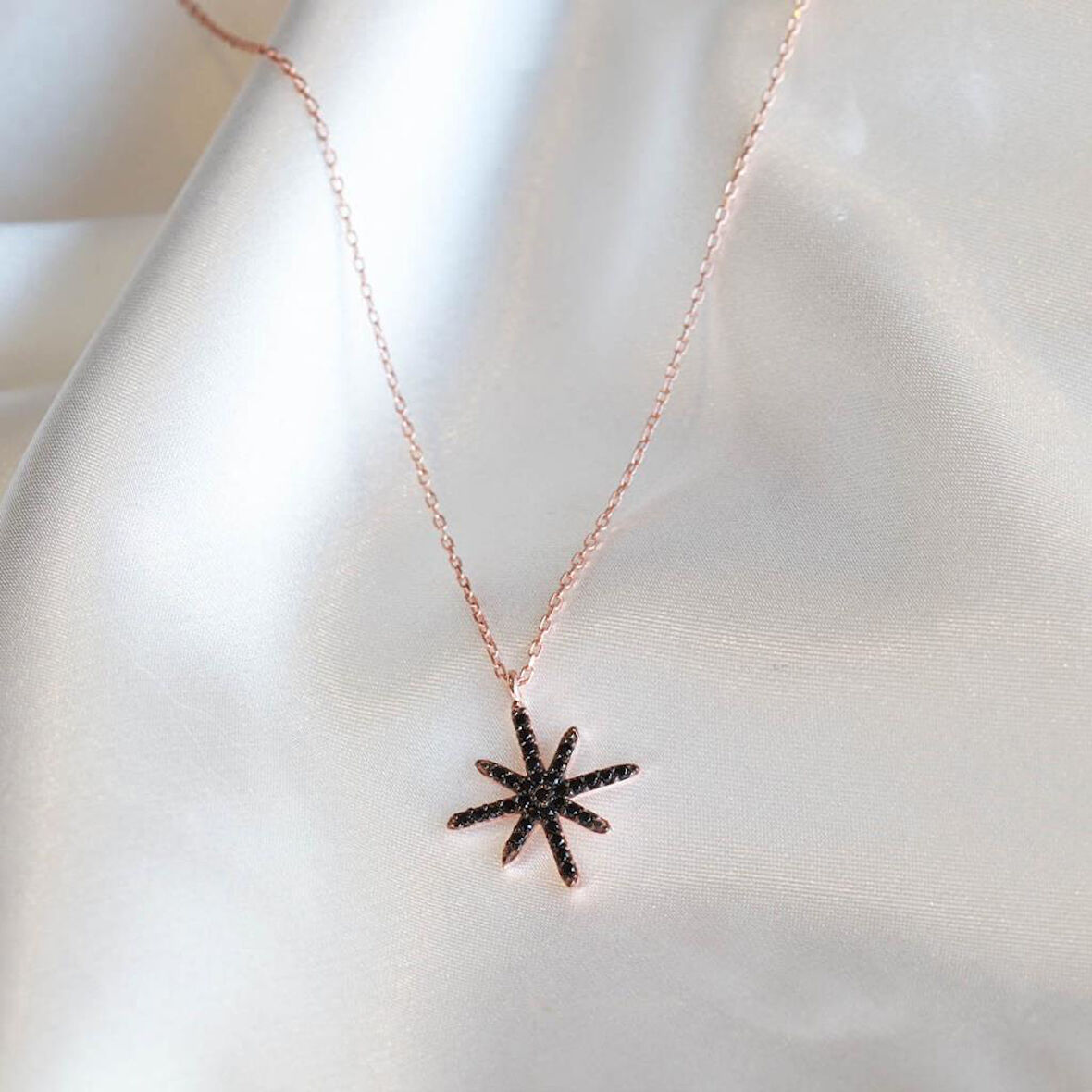 Siyah Zirkon Taşlı Rose Gold Kaplama Gümüş Kolye