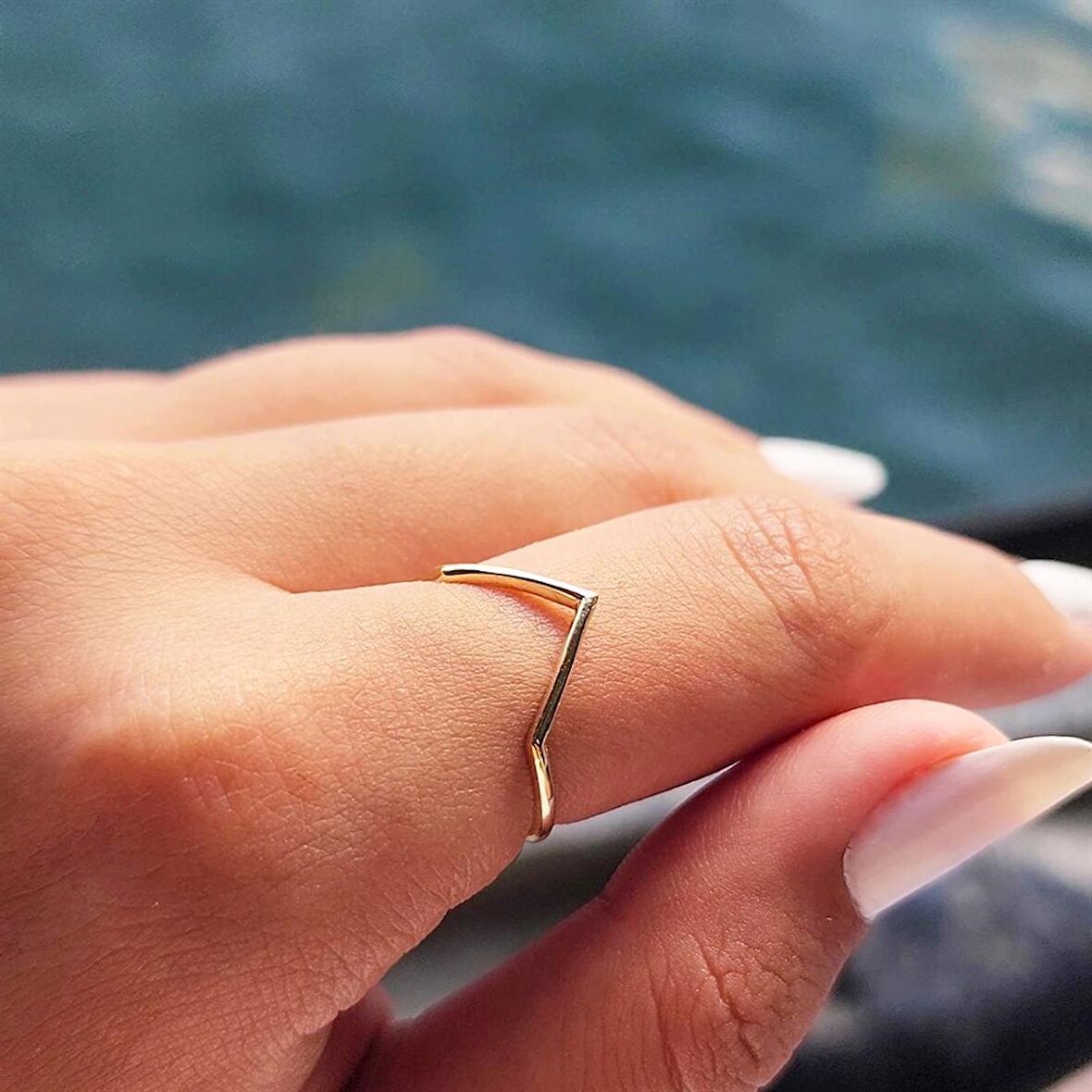 925 Ayar Gümüş-Kadın Spor V Taşsız Modern Tarz Eklem Yüzügü-925 Ayar Sarı Gümüş Hediye Yüzük