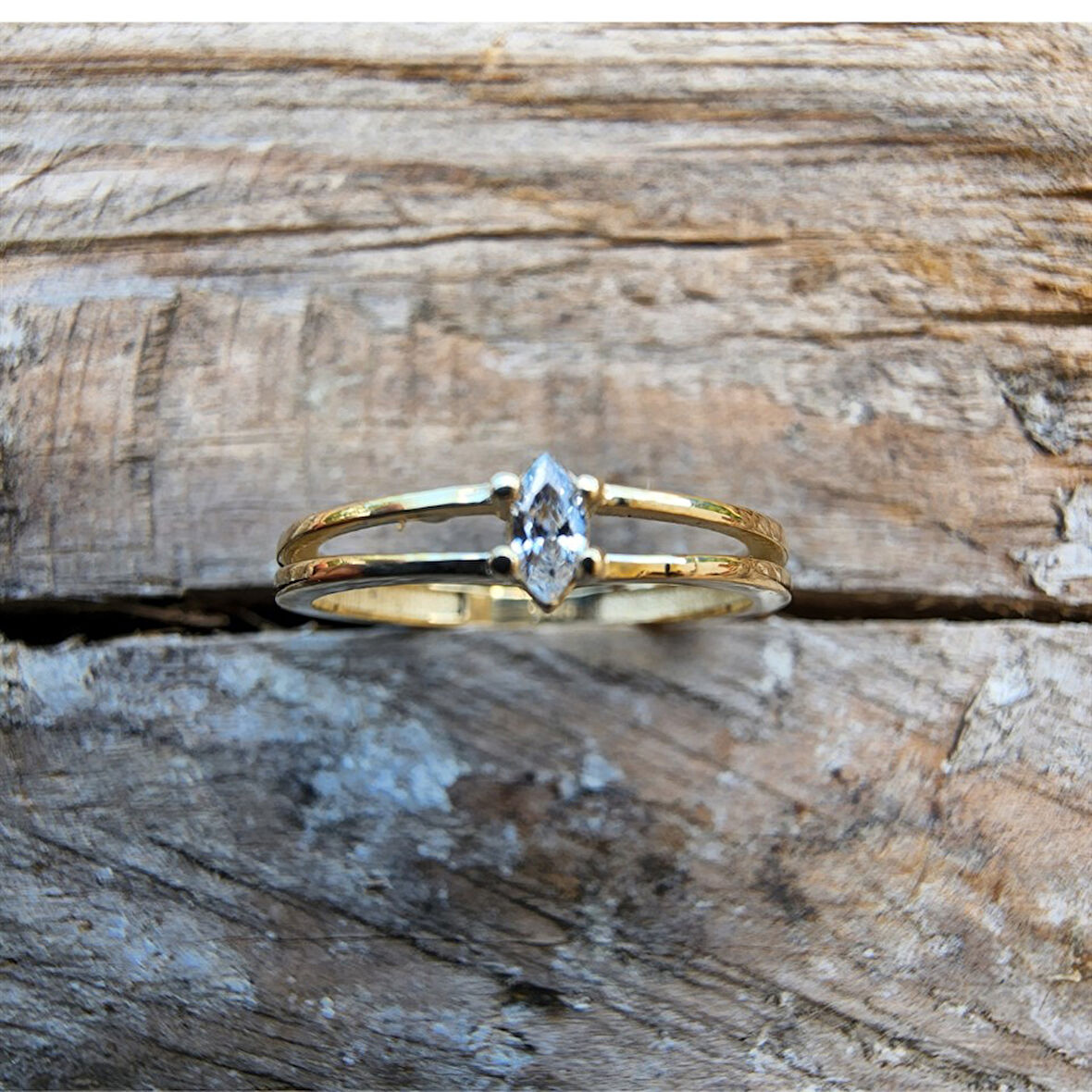 Gümüş Yüzük - Mila 0.30CT Swarovski Tektaş Minimal Tasarım Gümüş Yüzük- Hediyelik Tektaş Gümüş Yüzük