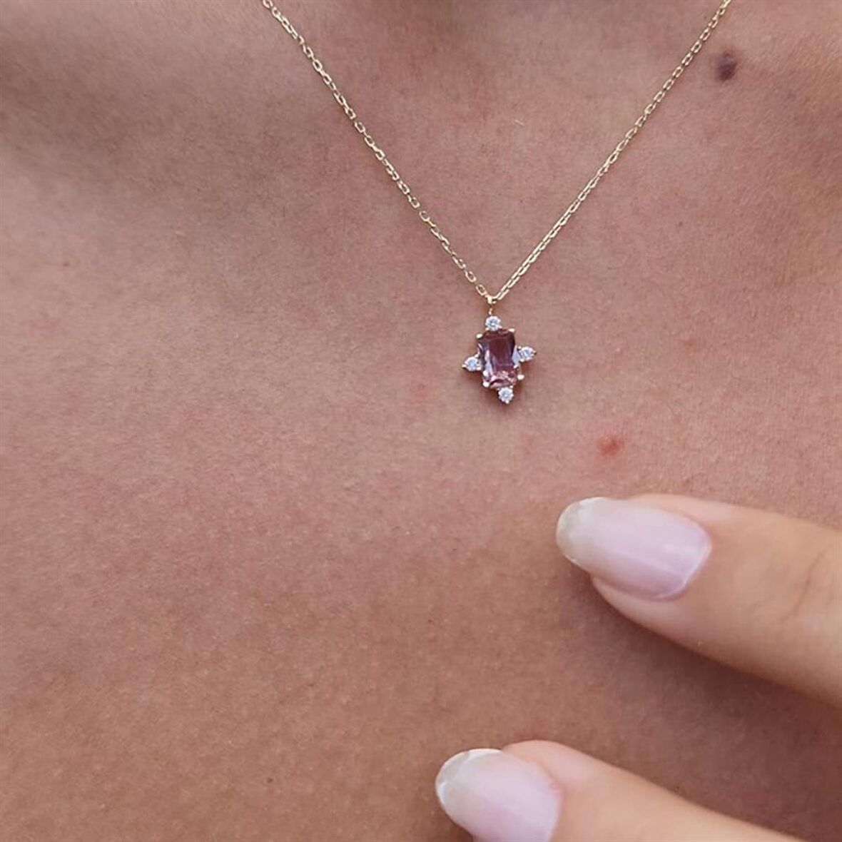 1.25 CT Sultanayt 0,25 CT Pırlanta(Signty)Taşlı Dikdörtgen Tasarım Modern Tarz 925 Ayar Gümüş Kolye