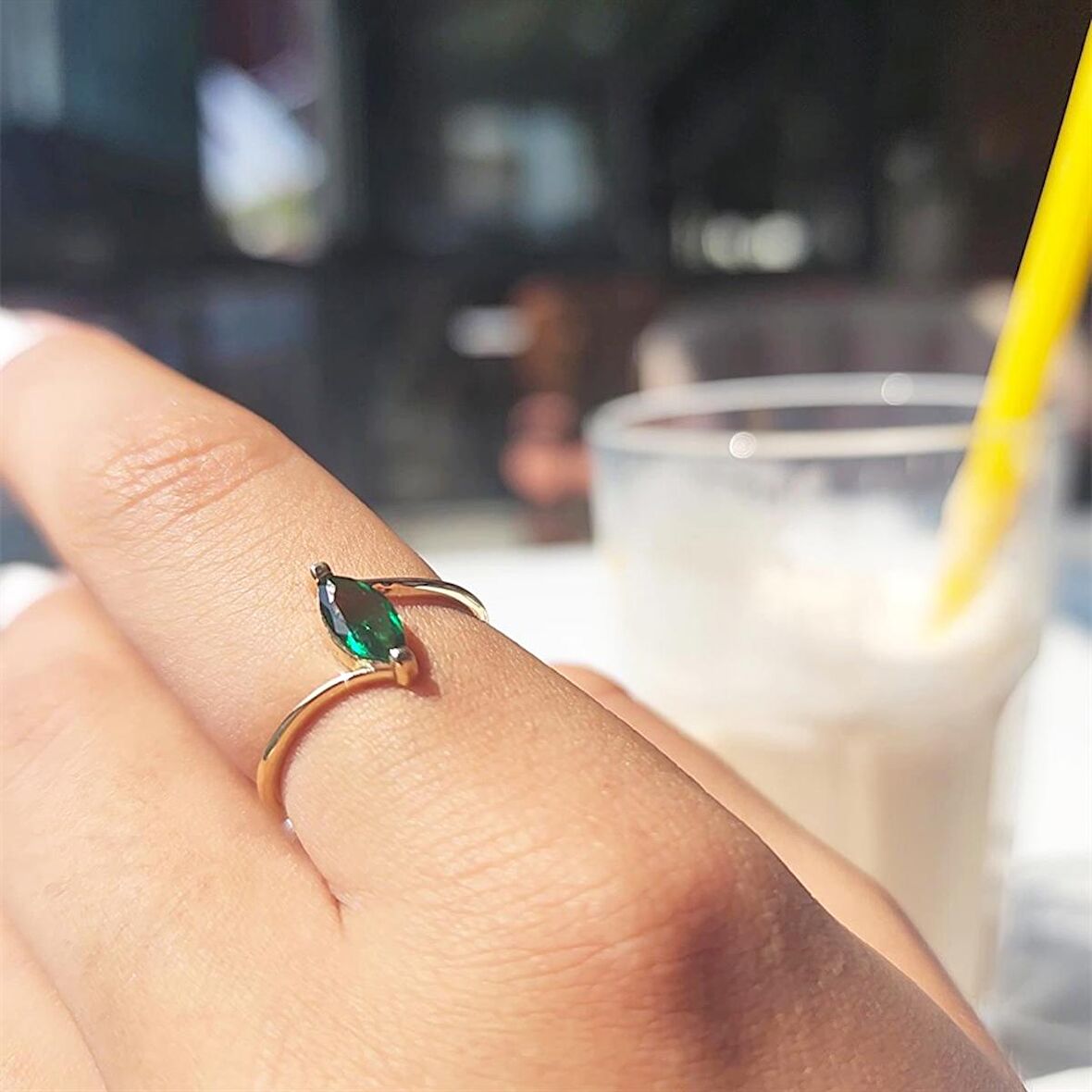 0.60 Karat Mekik Zümrüt Yeşili Taşlı Es Pırlanta Montörü 14 Ayar Altın Evlilik Teklifi Yüzüğü