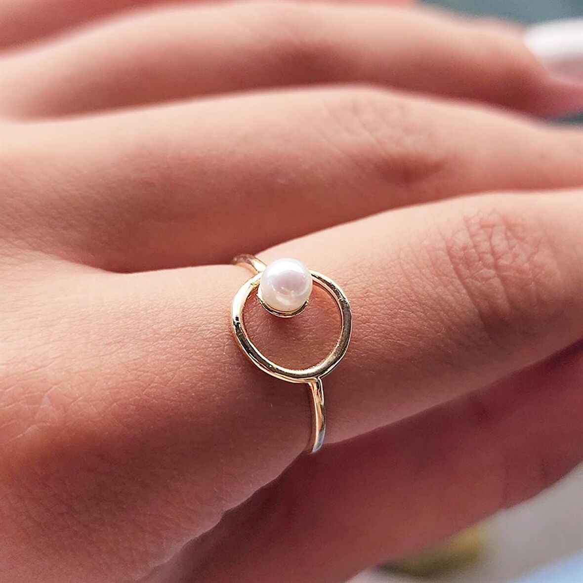 Halka İncili Modern Tasarım 14 Ayar Altın Eklem Yüzüğü