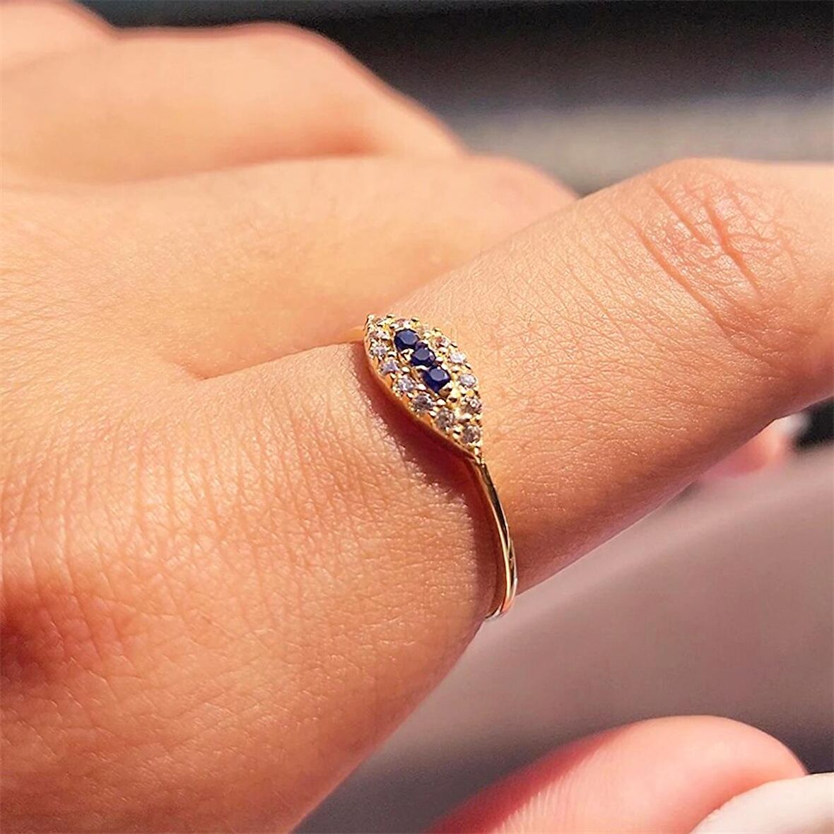 Minimal Mekik Signity Swaroski Black Taşlı Fantezi Şans 14 Ayar Altın Tasarım Yüzük