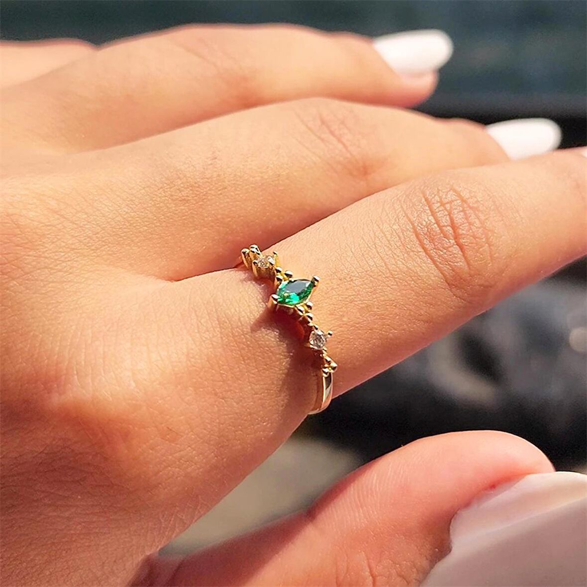 Mekik Taşlı Zümrüt Angola Fantezi 14 Ayar Altın Yüzük