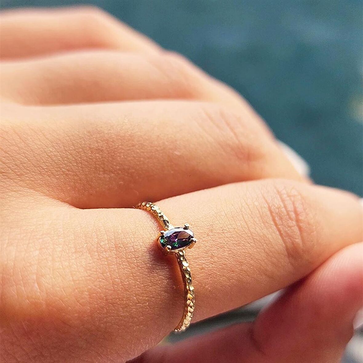 Minimal Oval Mistik Topaz Taşlı Altın Yüzük-Oval Taşlı 14 Ayar Tek Taş Altın Yüzük