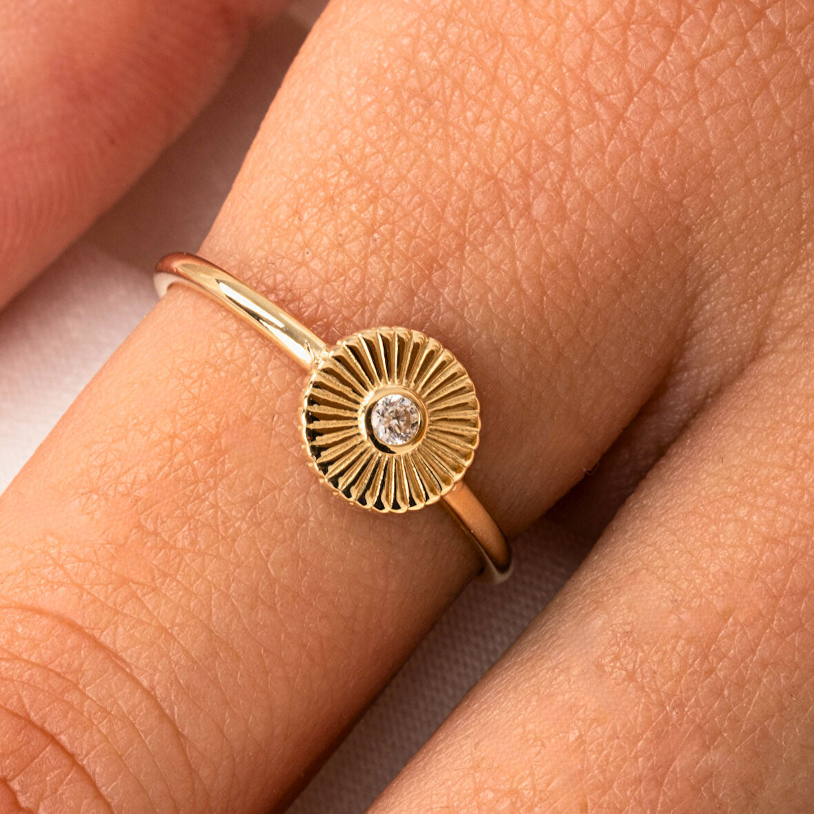 Gümüş Yüzük - 0.10 Karat Signity Swarovski Taşlı Pırlanta Montörü 925 Ayar Gümüş Yüzük-Güneş Yüzük 