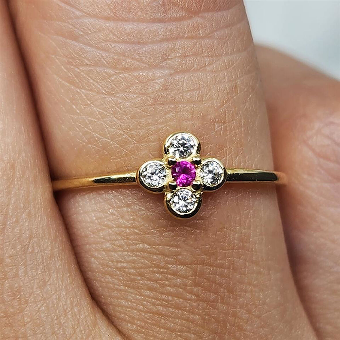 Gümüş Yüzük - Minimal Papatya Ruby Taşlı (Lal Taşı) 925 Ayar Gümüş Yüzük