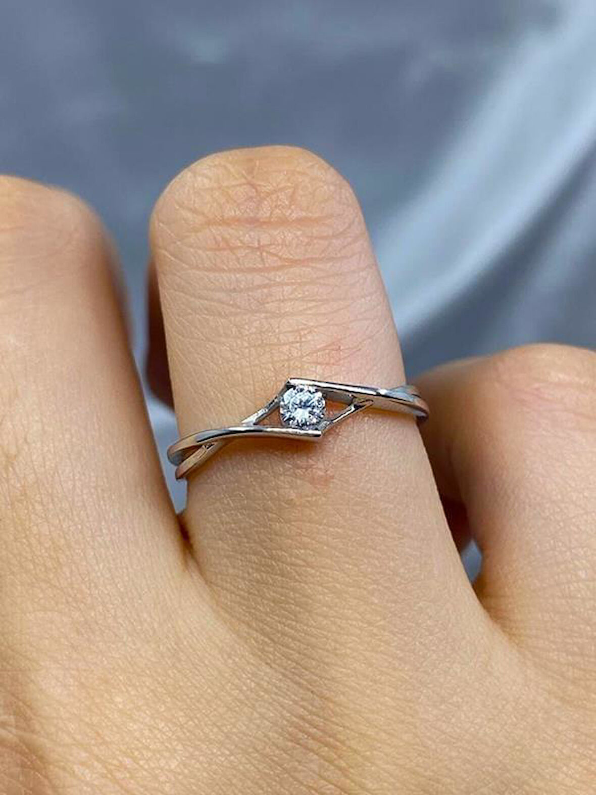 Tektaş Altın Yüzük - 8 Ayar Altın Sonsuzluk 0.50 Karat Zirkon Taşlı Minimal Tek Taş Yüzük