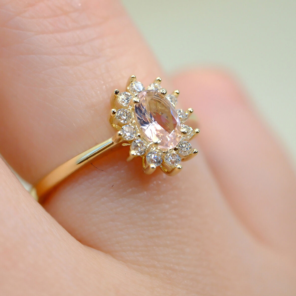 Oval Kesim Zultanit Yan Zirkon Taşlı Modern 14 Ayar Altın Kadın Tektaş Yüzük Günlük-Hediyelik