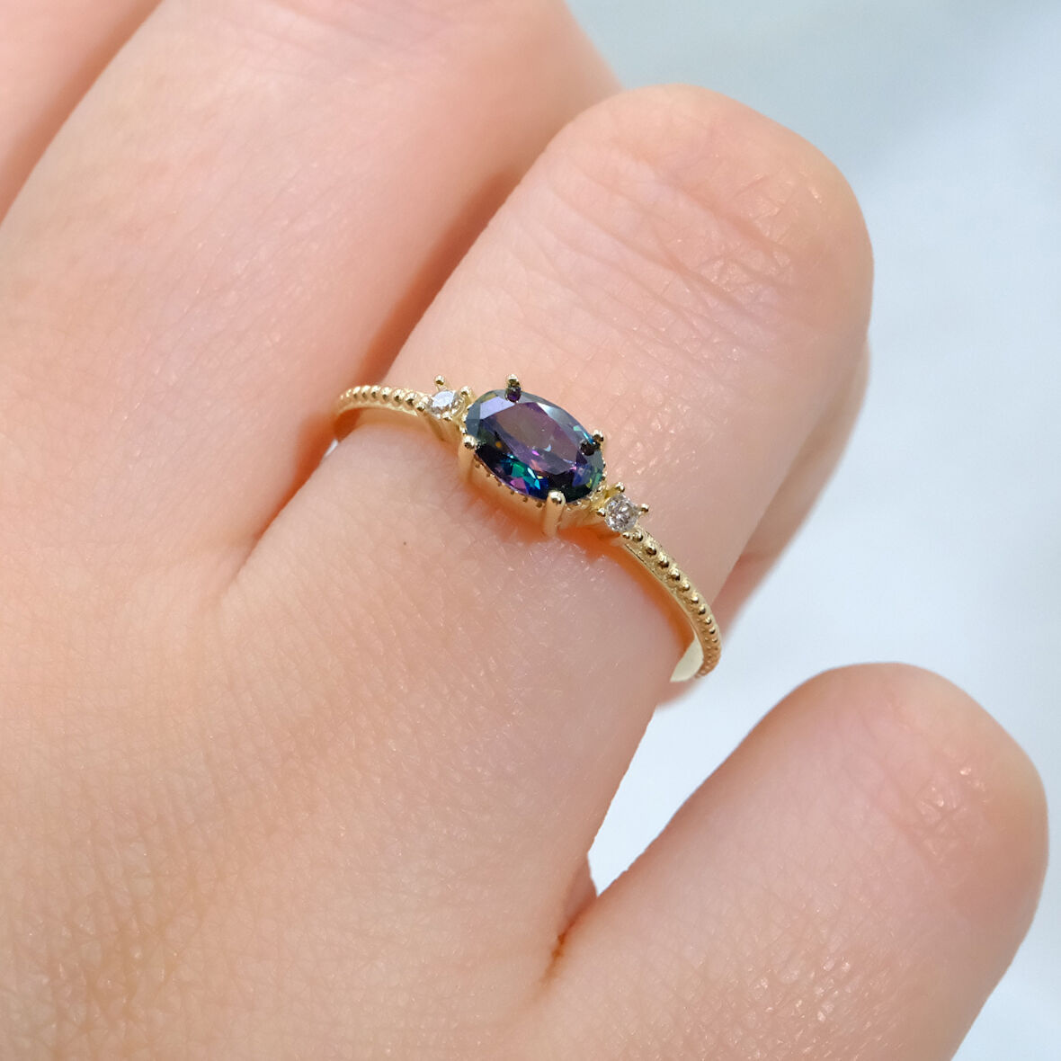 Mistik Topaz Oval Kesim Yan Zirkon Taşlı Modern 14 Ayar Altın Kadın Tektaş Yüzük Günlük-Hediyelik