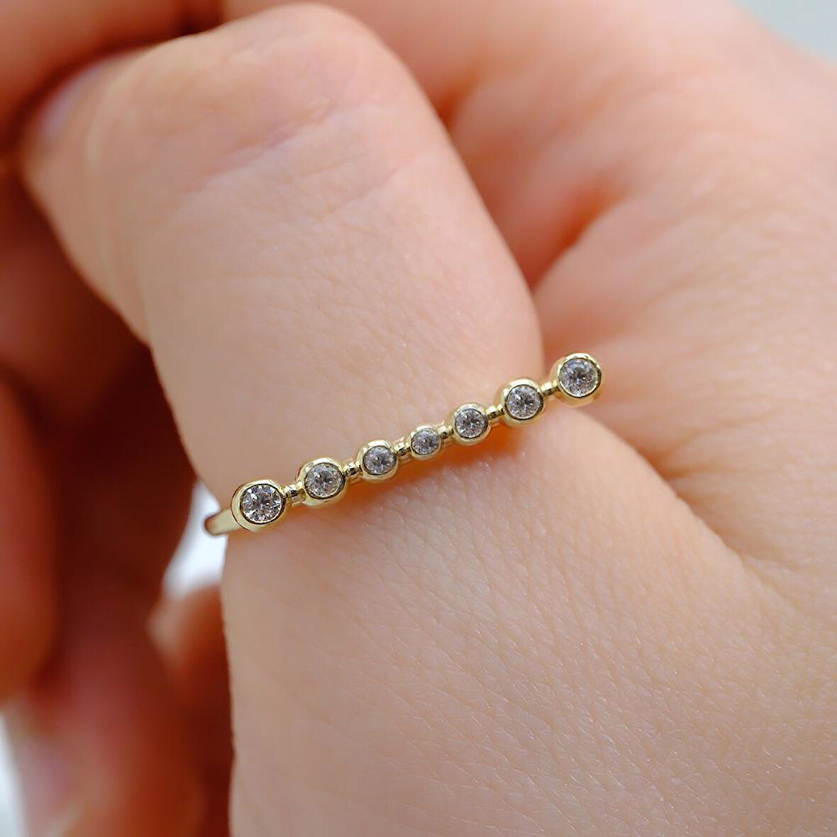 Sıra Taşlı Çerceveli Swarovski Taşlı 925 Ayar Gümüş Kadın Yüzük