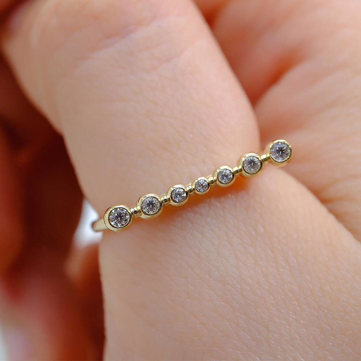 Sıra Taşlı Çerceveli Swarovski Taşlı 925 Ayar Gümüş Kadın Yüzük