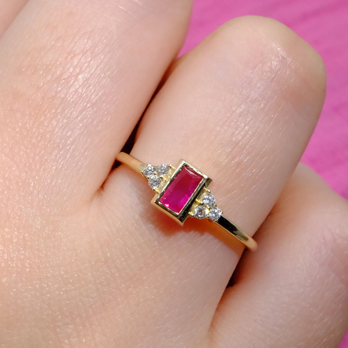 Baget Kesim Pembe Safir Yan Zirkon Taşlı Modern Tasarım 925 Ayar Gümüş Yüzük Tektaş Günlük-Hediyelik