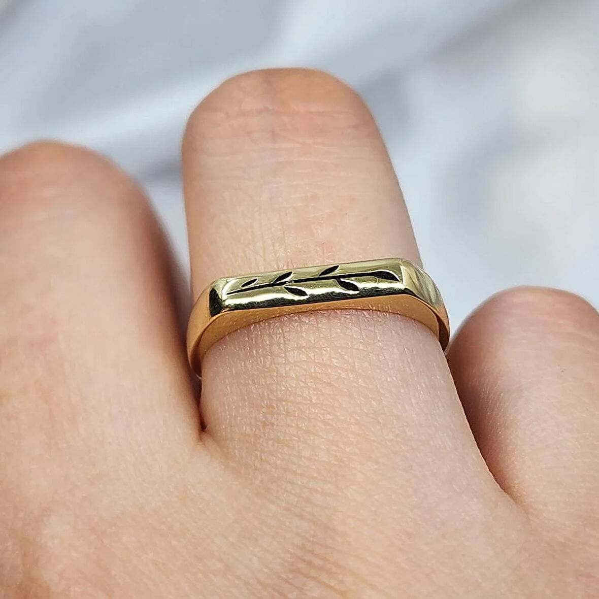 Gümüş Yüzük - Yaprak İşlemeli Modern Tasarım 925 Ayar Gümüş Yüzük