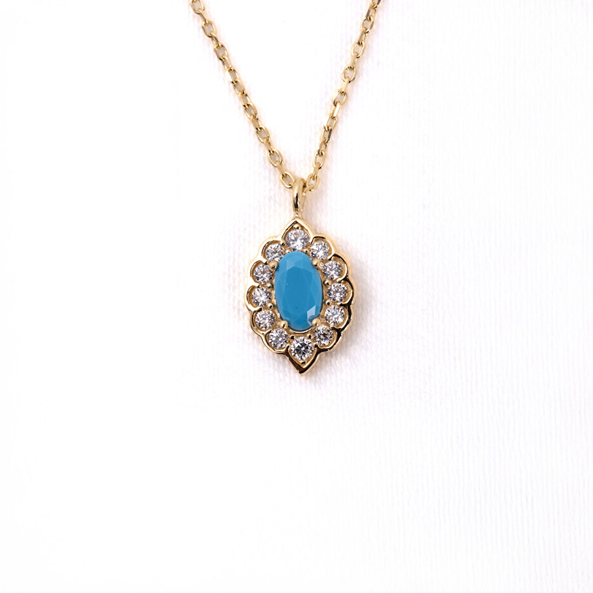 Oval Firuze (Turkuaz) Taşlı Yanları Zirkon Taşla Süslenmiş Modern Tasarım 925 Ayar Gümüş Kolye