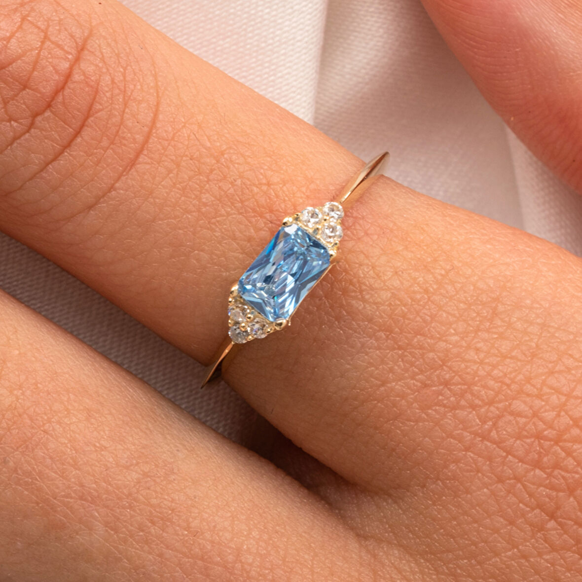 Gümüş Yüzük - Akuamarin Taşlı Zümrüt Kesim Modern Tasarım 925 Ayar Gümüş Yüzük