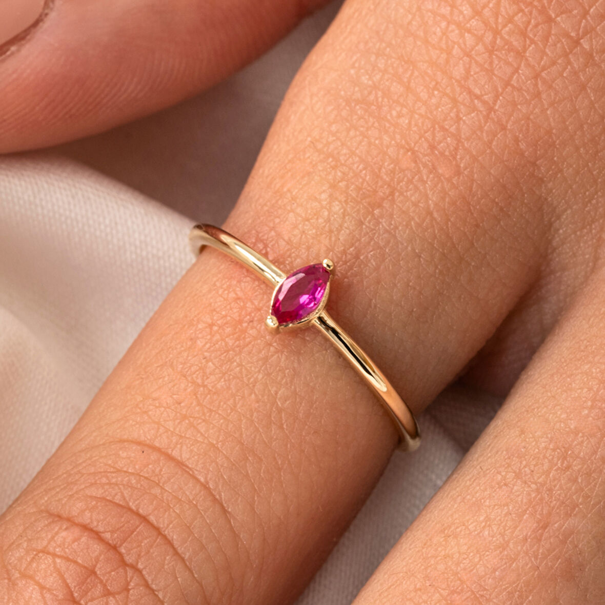 Gümüş Yüzük - Markiz Ruby Taşlı Minimal Tasarım Tektaş Kadın 925 Ayar Gümüş Yüzük