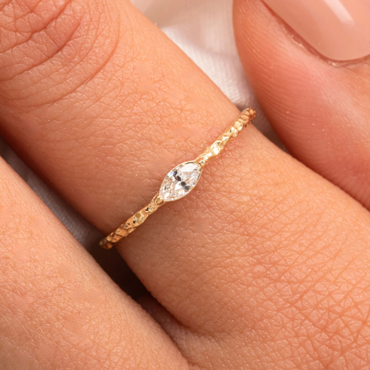 Gümüş Yüzük - Swarovski Taşlı Minimal Tasarım Gündelik Tektaş 925 Ayar Gümüş Yüzük