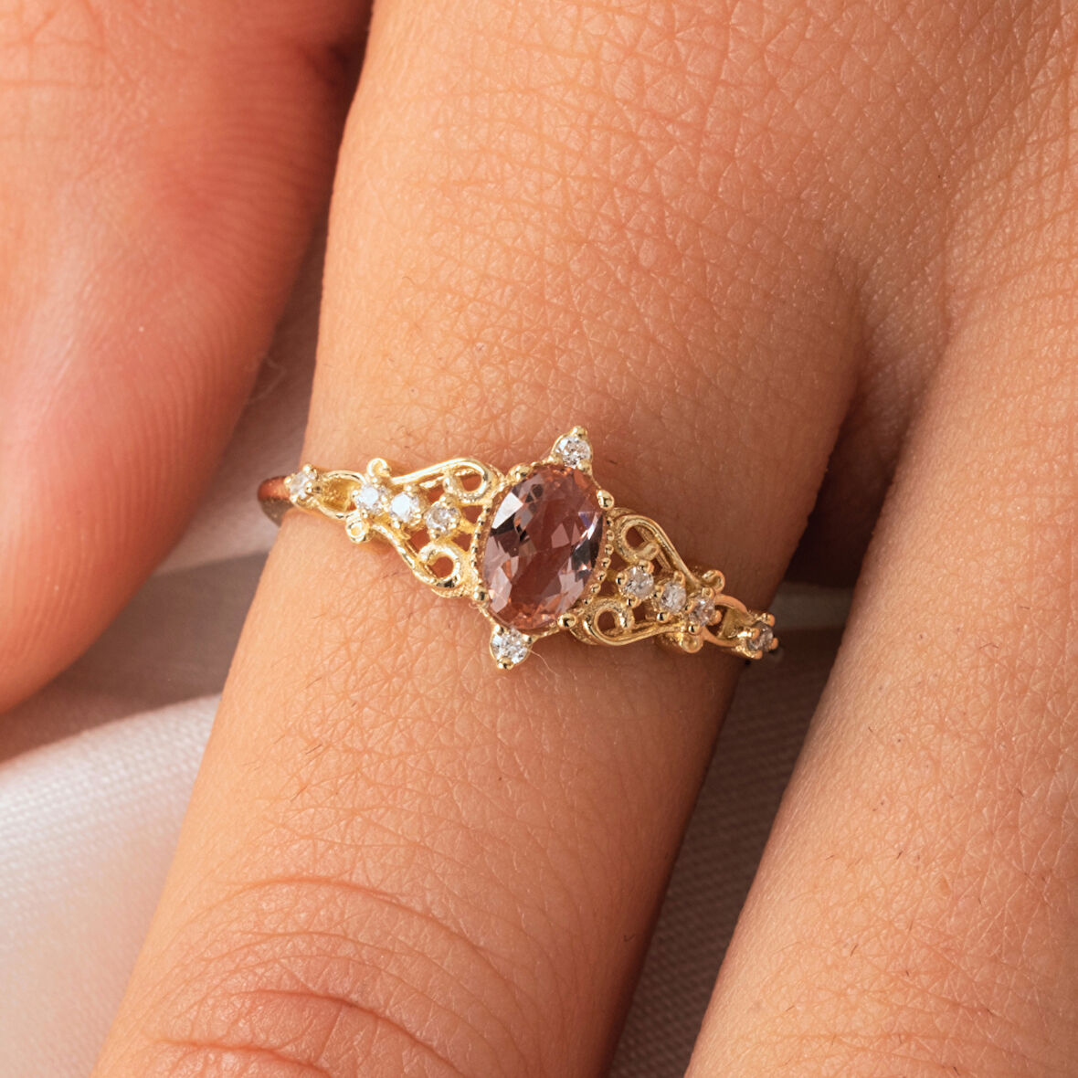 Altın Yüzük - 0.08 Karat Pırlanta 0.50 Karat Zultanit Taşlı Evlilik Teklifi 14 Ayar Altın Yüzük