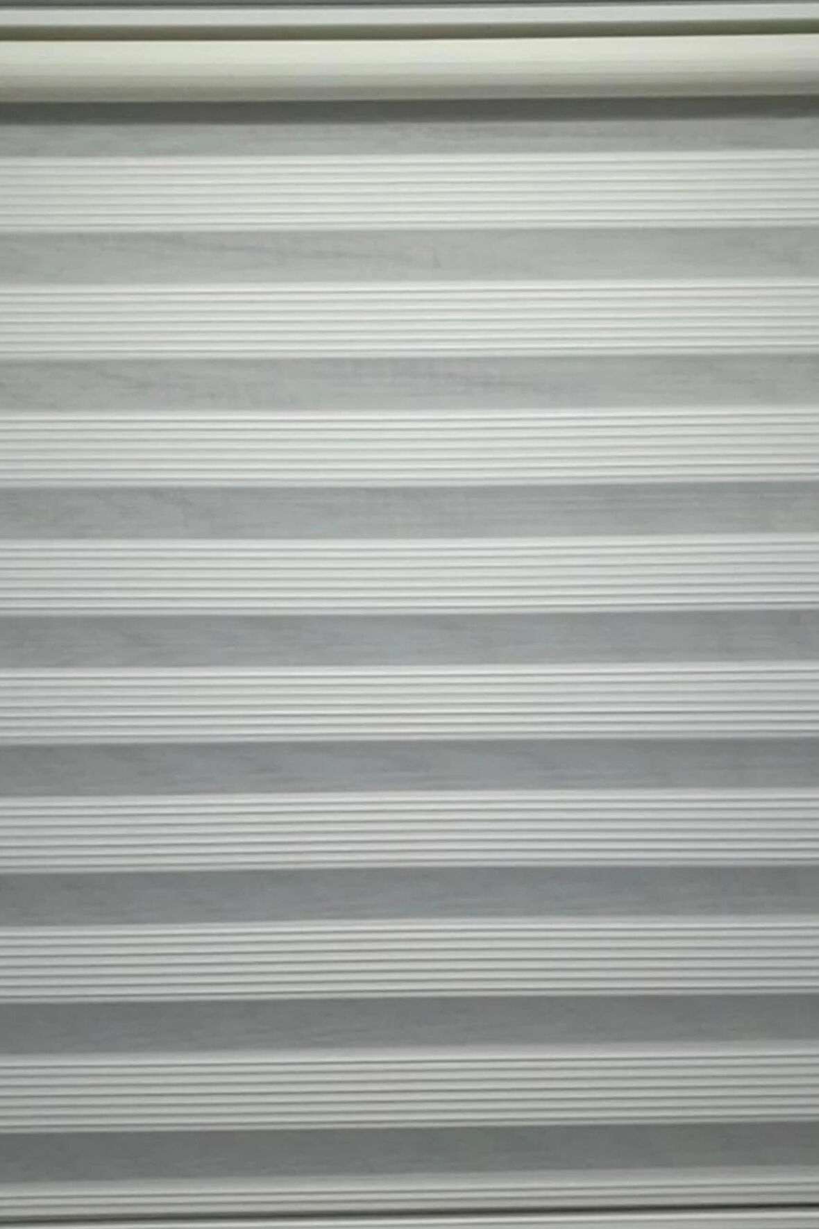 Beyaz Dar Piliseli Zebra Perde