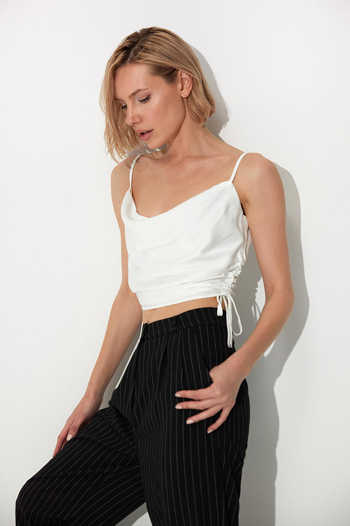 Beyaz Yanları Büzgülü Askılı Büstiyer SS23CT4735BE