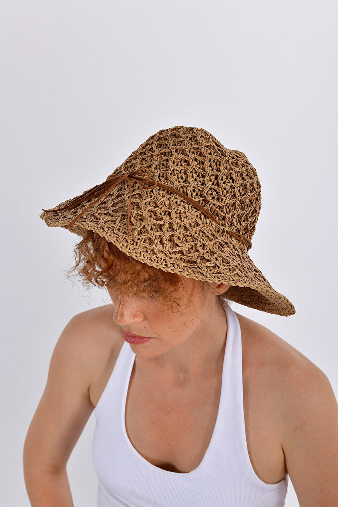 Geniş Kenarlı Bej Rafya Şapka