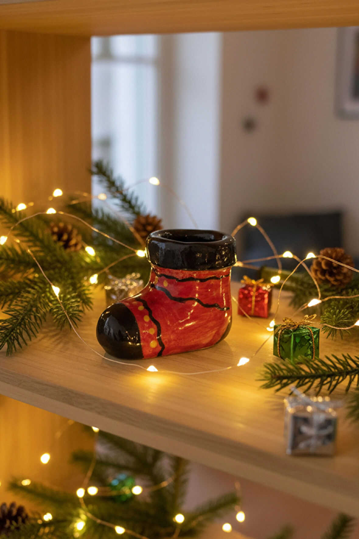 Kırmızı Bot Formlu Seramik Şamdan