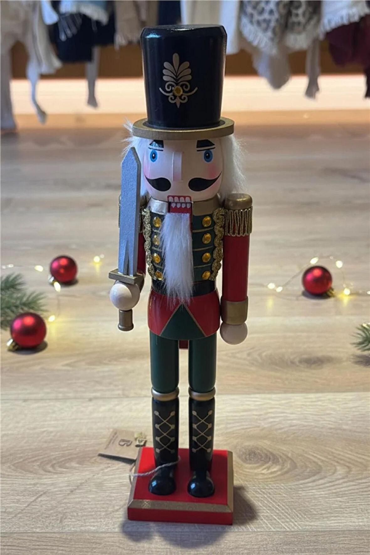 Yeşil ve Kırmızı Detaylı Kurşun Asker – 38 cm