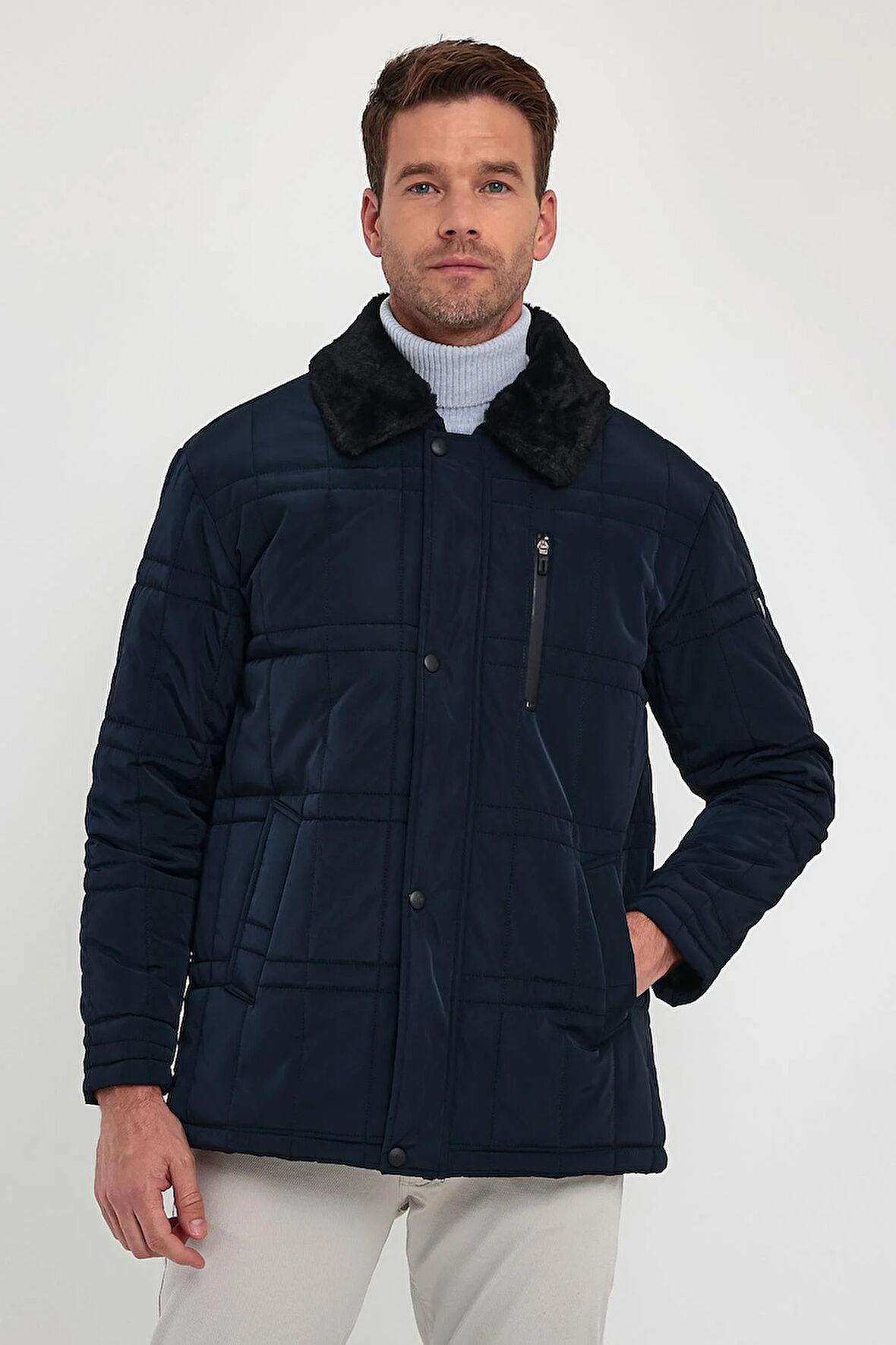 Erkek Lacivert Standart Fit Normal Kesim Kürklü Çıkartılabilir Yaka Çıtçıt Detaylı Fermuarlı İçi Kürklü Kışlık Mont