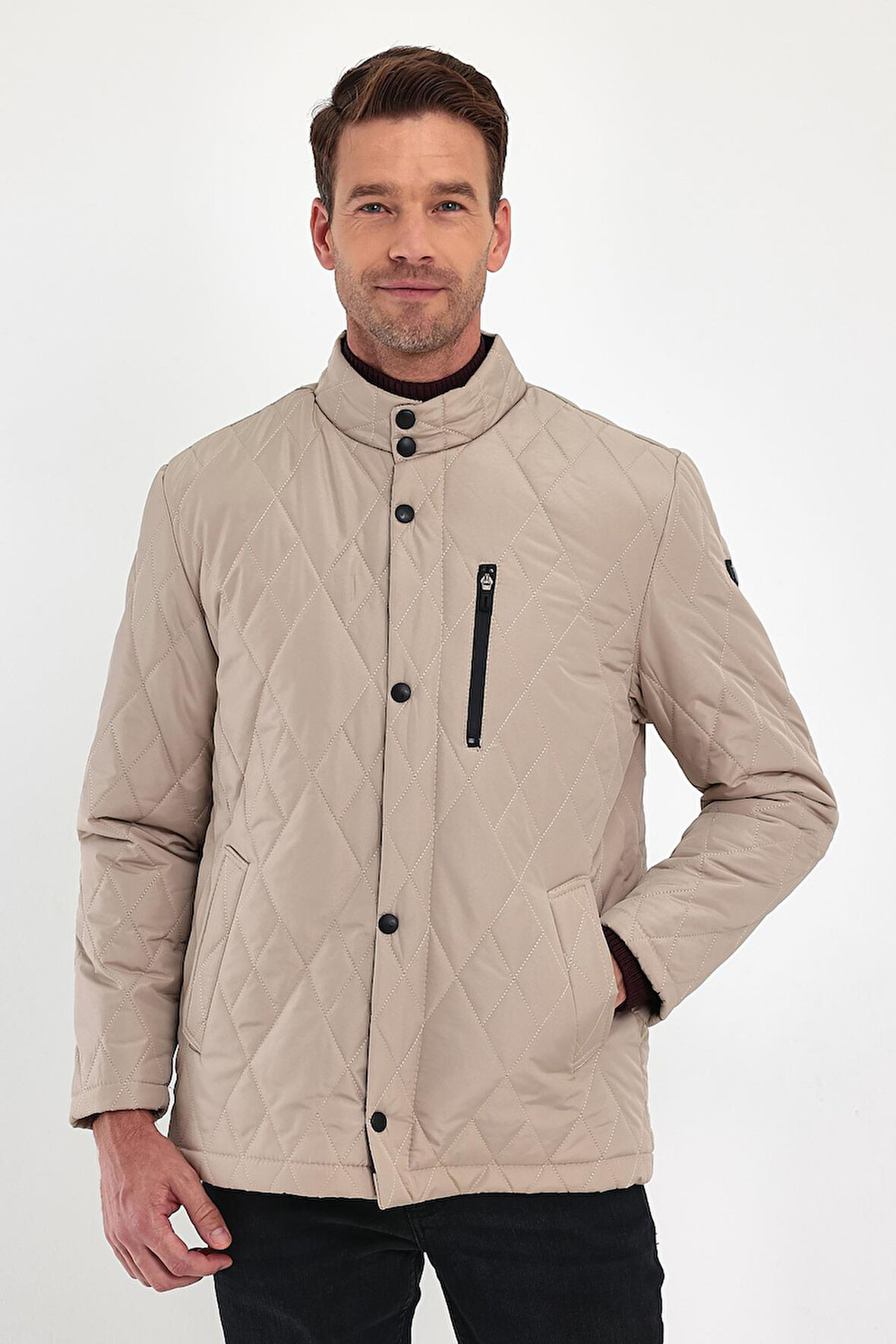 Erkek Krem Standart Fit Normal Kesim İçi Kürklü Dik Yaka Çıtçıtlı Dolgulu Desenli Overcoat