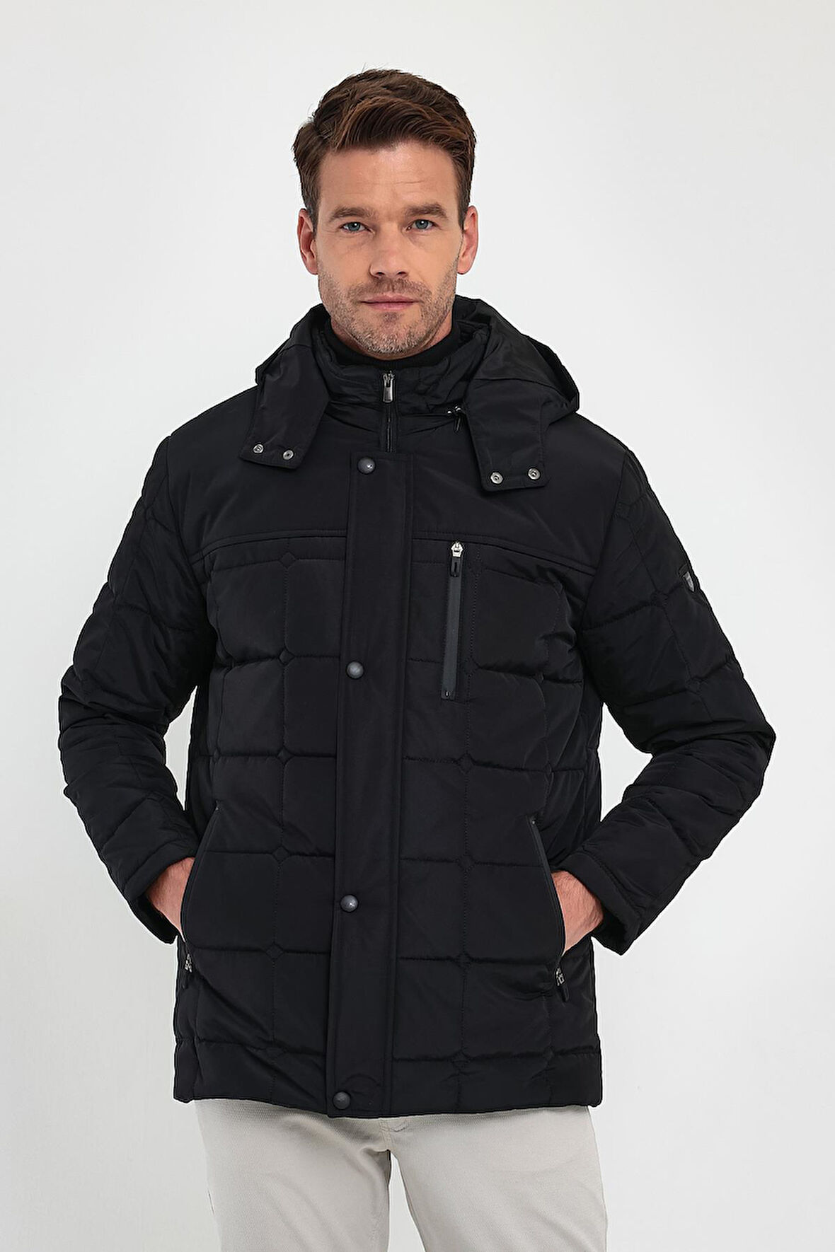 Erkek Siyah Standart Fit Normal Kesim Çıkmalı Kapüşon Dik Yaka Mont