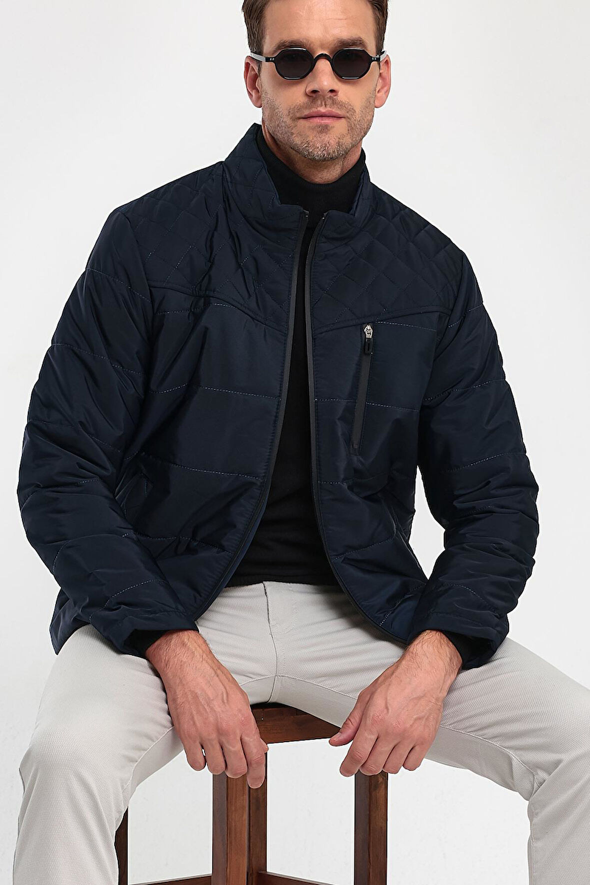 Erkek Lacivert Standart Fit Normal Kesim Dik Yaka Omuz Detaylı Kışlık Mont