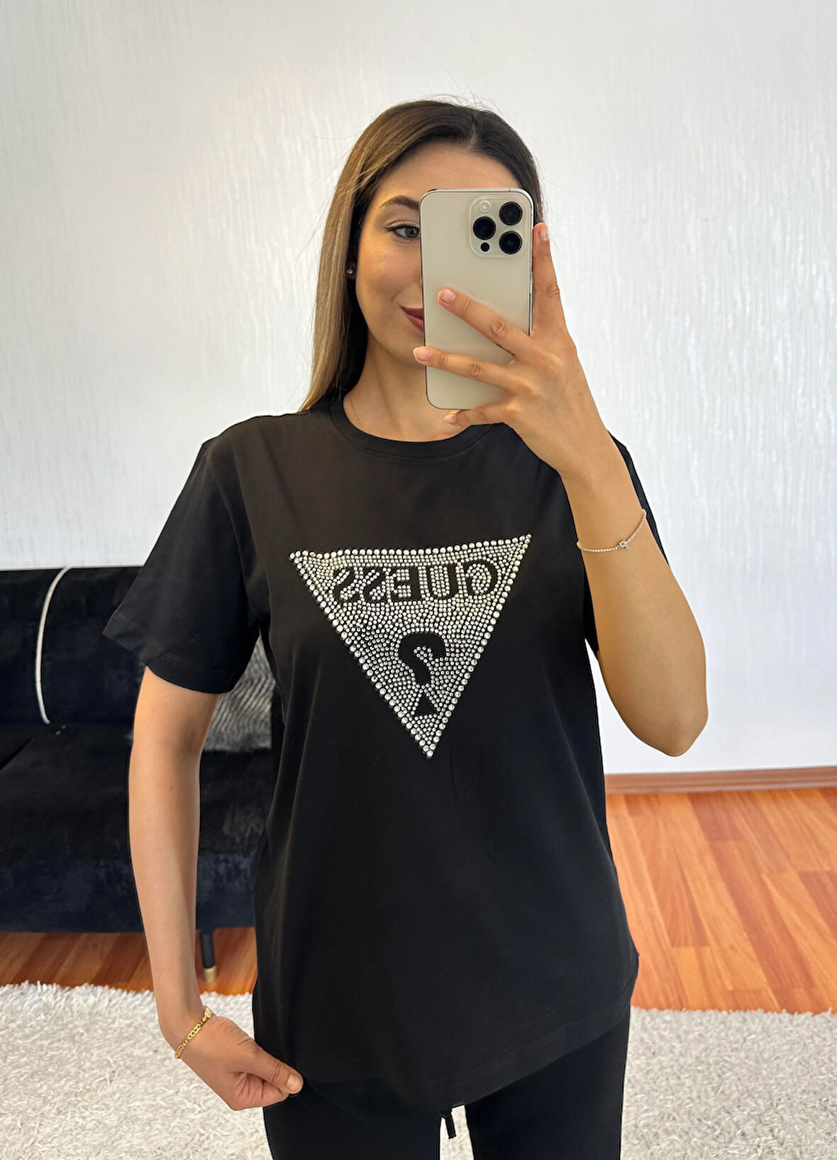 Marka Muadil Üçgen Taş Baskı T-Shirt Siyah