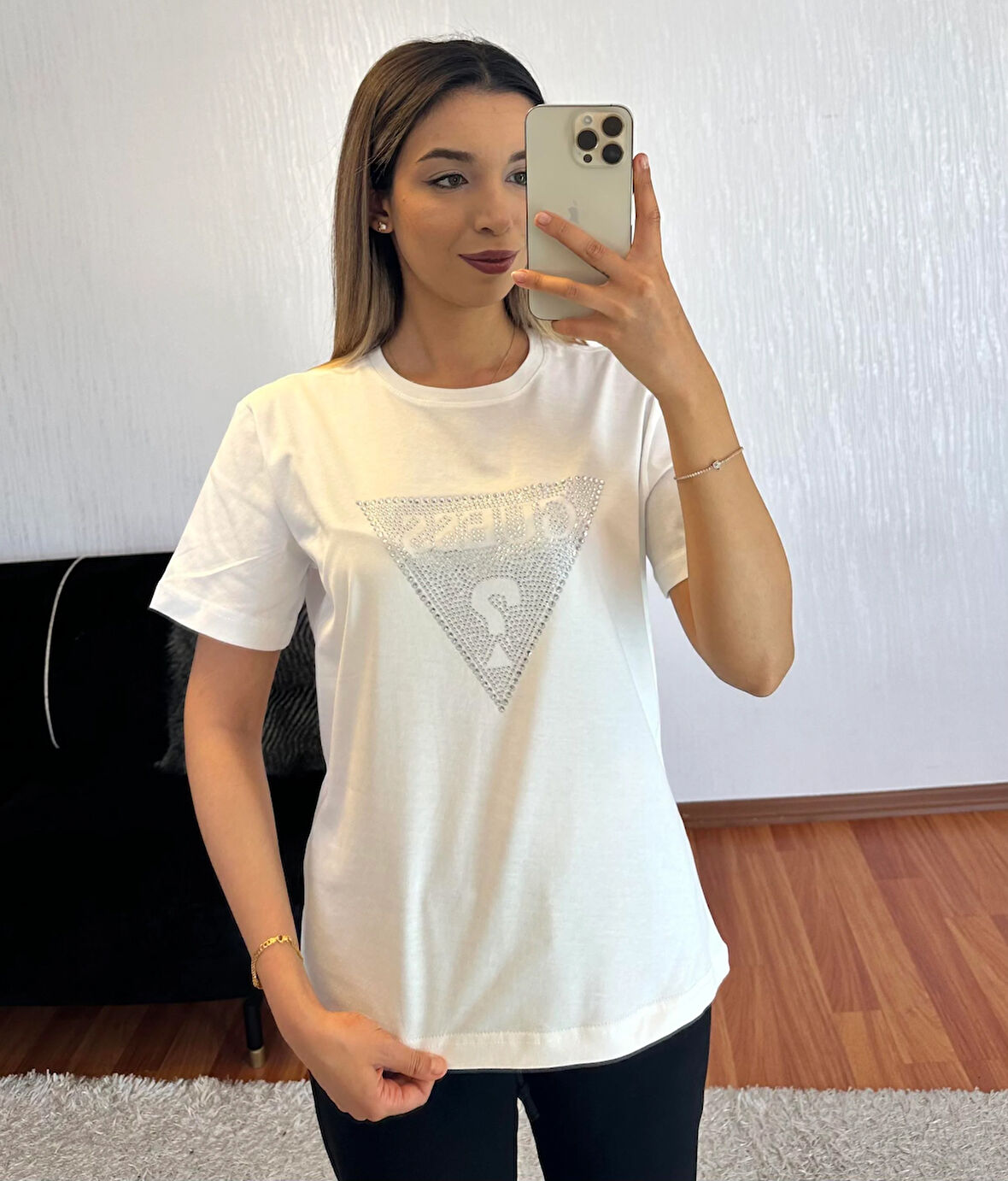 Marka Muadil Üçgen Taş Baskı T-Shirt Beyaz