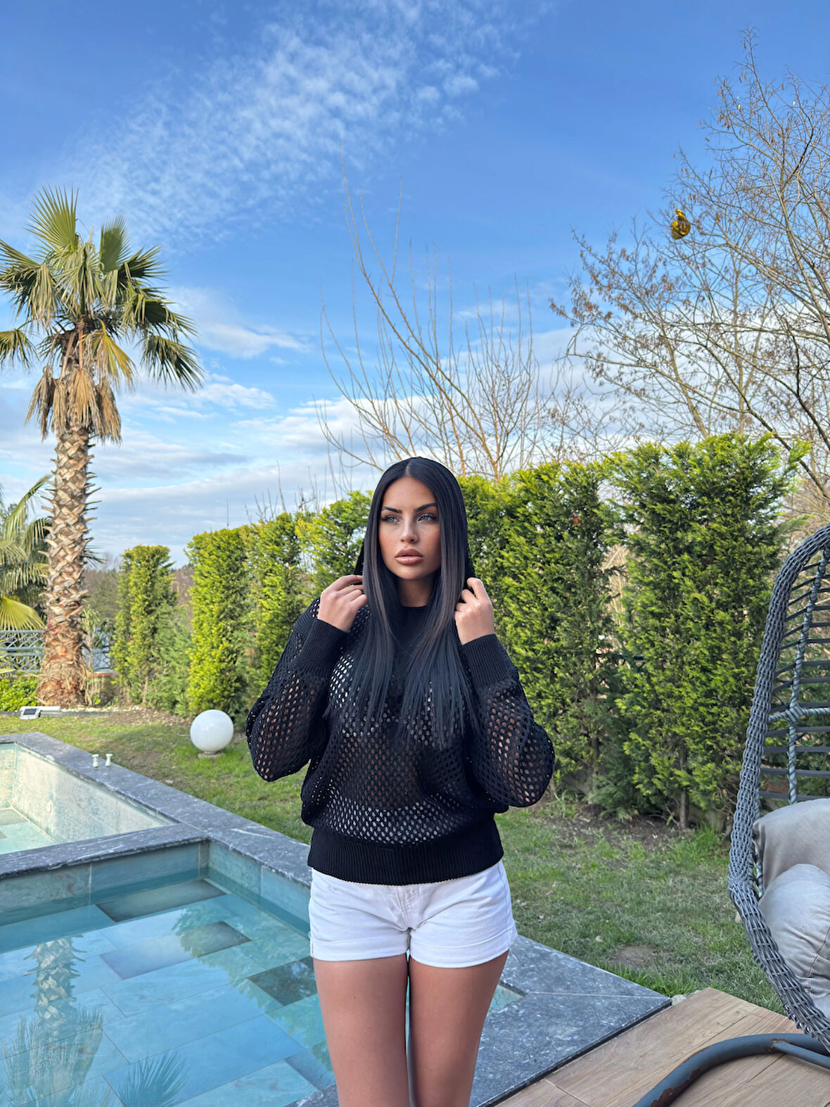 KADIN SİYAH KAPÜŞONLU BAĞCIKLI AJURLU TRİKO BLUZ